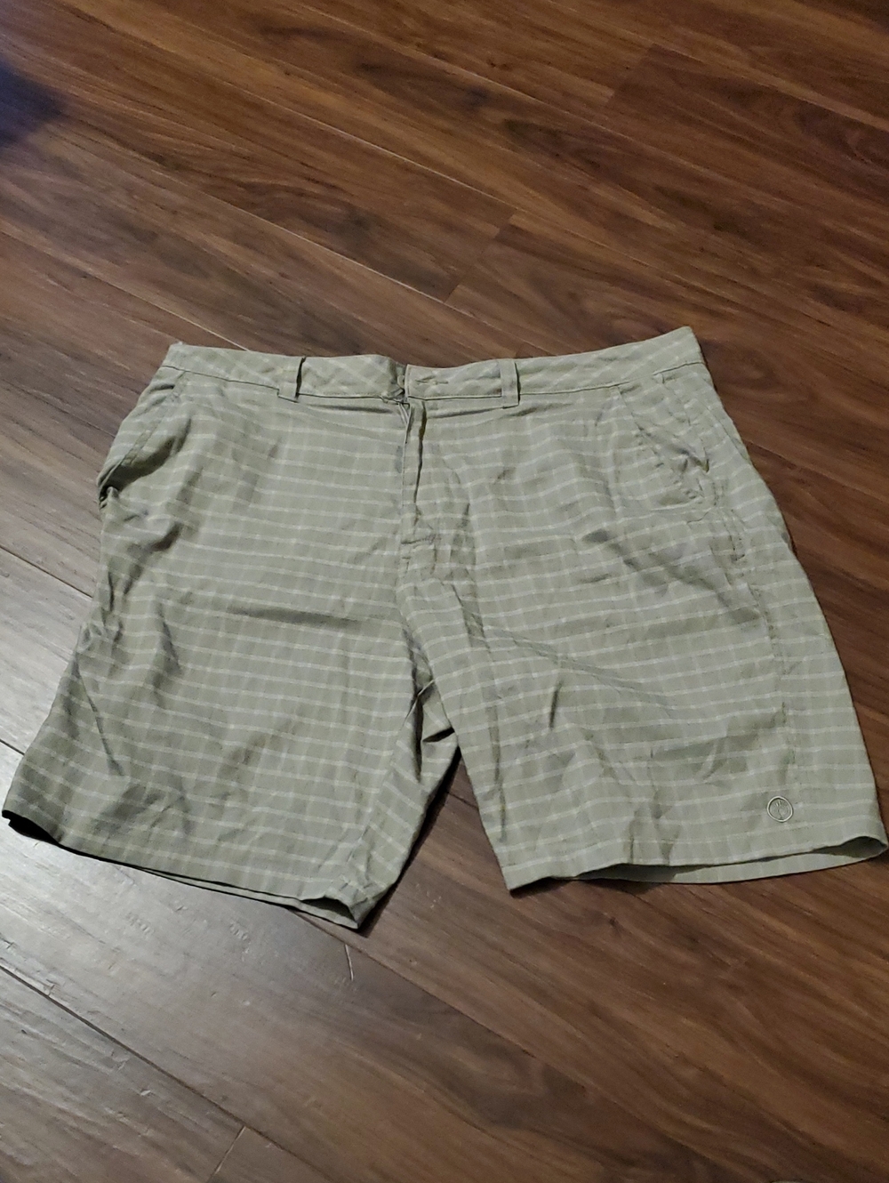 Hang Ten Men's Light Olive Grid Casual Flat-Front Shorts